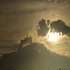 富士に沈む月と怪しい雲