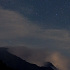 雲海の谷川岳に流れる小さな流れ星