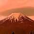 夜明けの富士山の笠雲