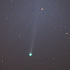 長い尾を引くアイソン彗星と人工衛星