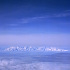雲海に浮かぶアラスカ山脈