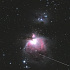 オリオン座大星雲を貫く飛行機の軌跡