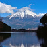 湖面に映る逆さ秋富士