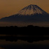月明りの夜の秋富士と精進湖