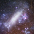 光る千切れ雲の大マゼラン銀河と人工衛星