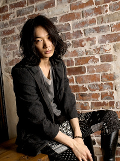 綾野剛(2011年10月21日)の画像｜ビジュアルボーイ