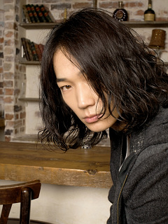 VISUALBOYBRUSHビジュアルボーイブラッシュ　2010年 9月 綾野剛 綾野剛(2枚目)の画像｜ビジュアルボーイ