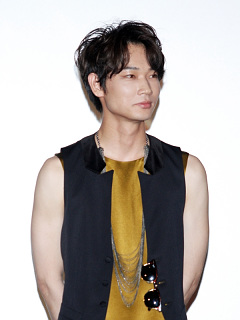 綾野剛 画像05)の画像｜ビジュアルボーイ